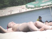 BEach voyeur video - brunette cutie